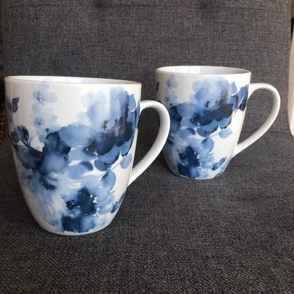 Set/2 “Midnight Roses” Porcelain Coffee Mugs, Blue, White, 12 oz - Picture 5 of 17